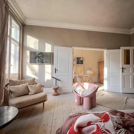 Beautiful 3 In Center *