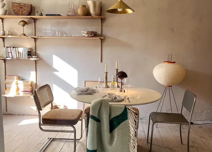 Beautiful 3 In Center