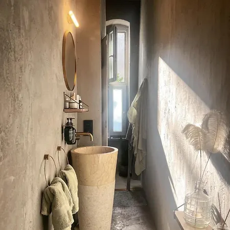 Beautiful 3 In Center