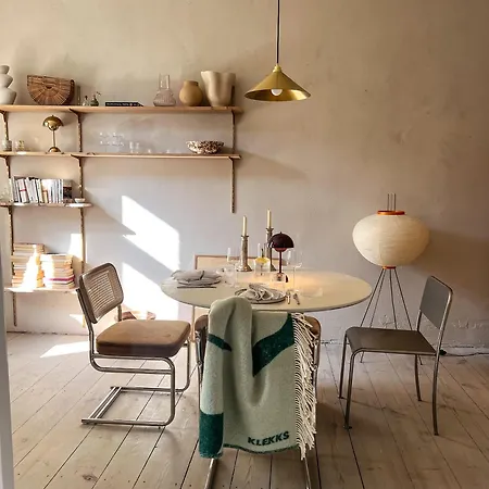 Beautiful 3 In Center